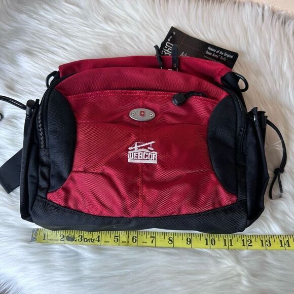 Victorinox Swiss Army Lumbar Pack Docking Bag Red/Black - Picture 3 of 7